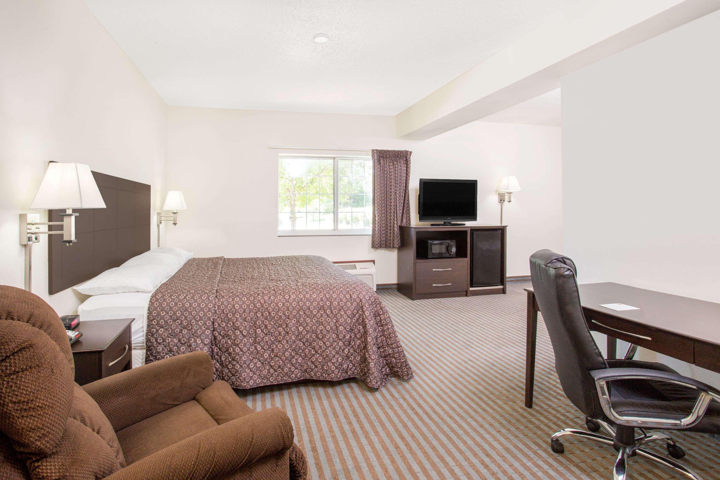 Super 8 By Wyndham Cedar Falls Εξωτερικό φωτογραφία