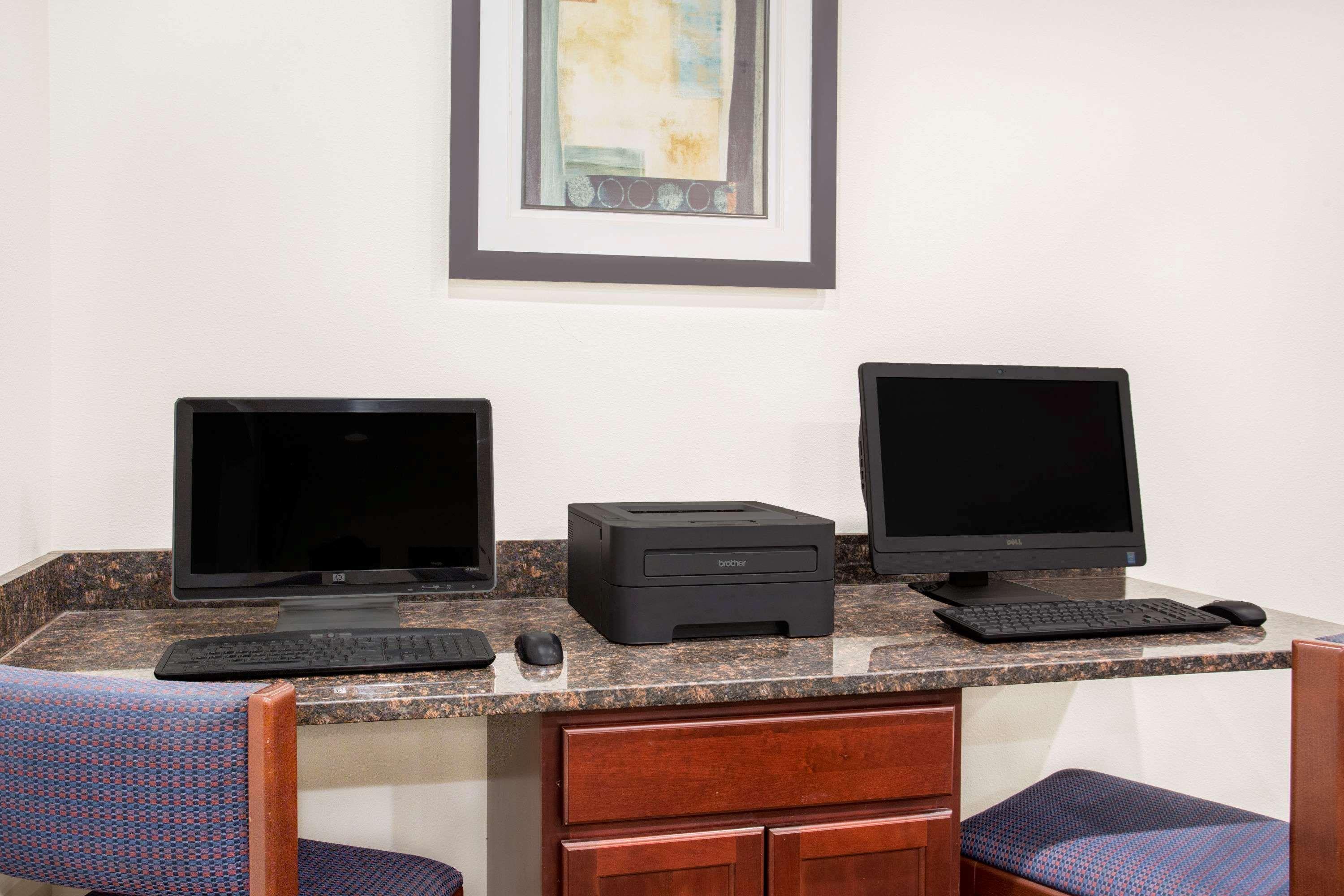 Super 8 By Wyndham Cedar Falls Εξωτερικό φωτογραφία