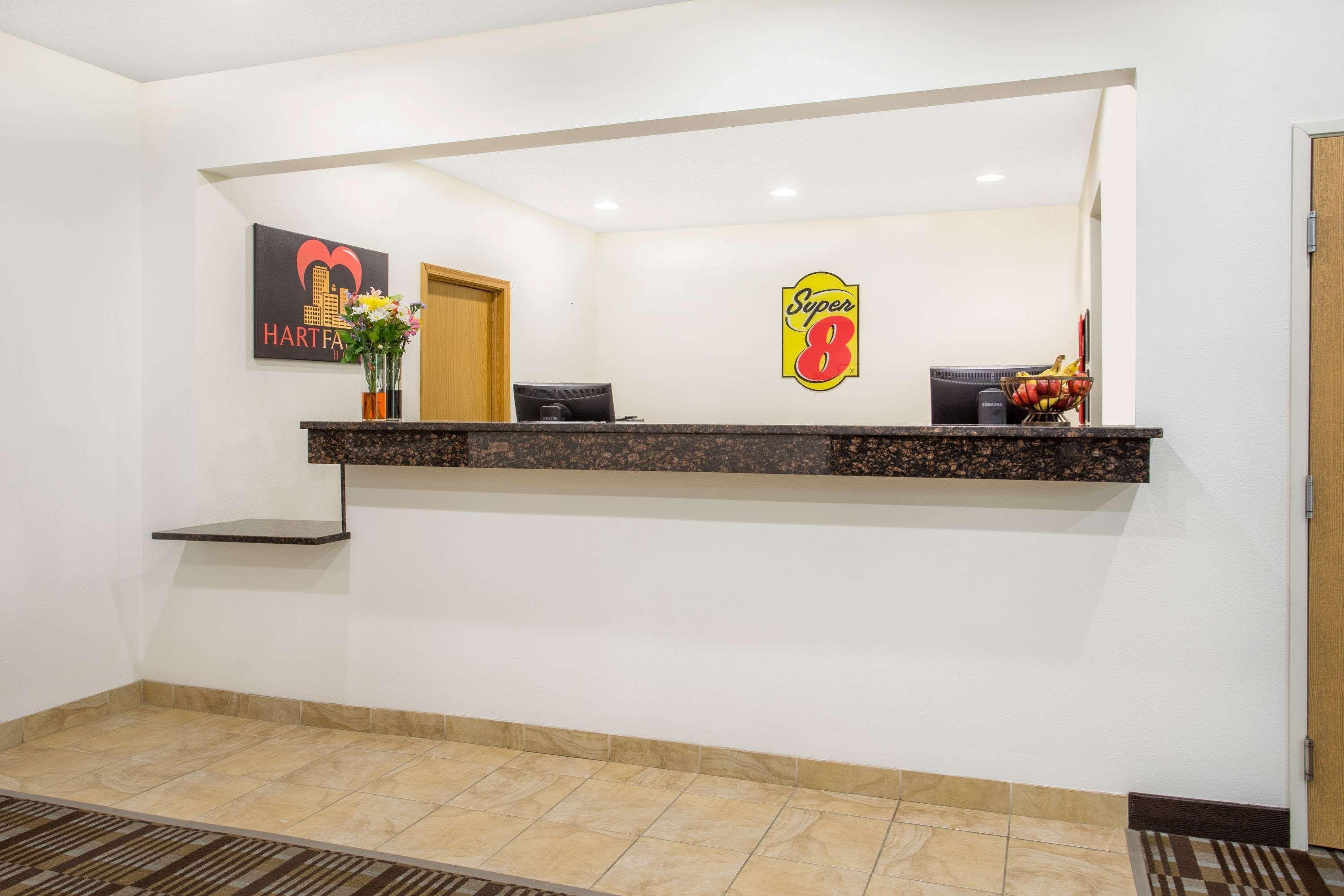Super 8 By Wyndham Cedar Falls Εξωτερικό φωτογραφία